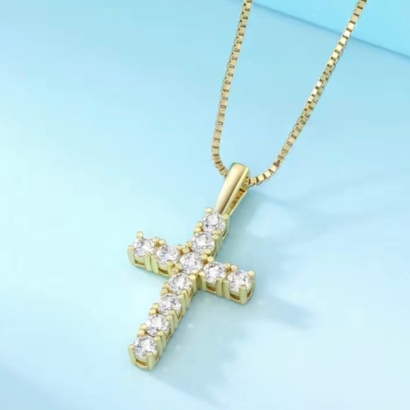 I. Sterling 925 silver .70 carat Moissanite cross necklace. VVS1 - Picture 1 of 3